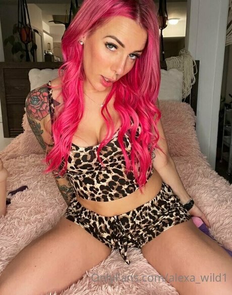 curvy lesbian onlyfans nudes archive