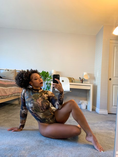 Kiera Please star top image