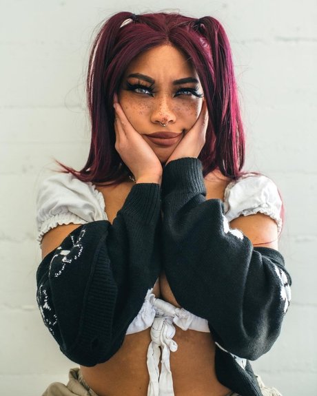 Kiera Please pornstar pretty pics