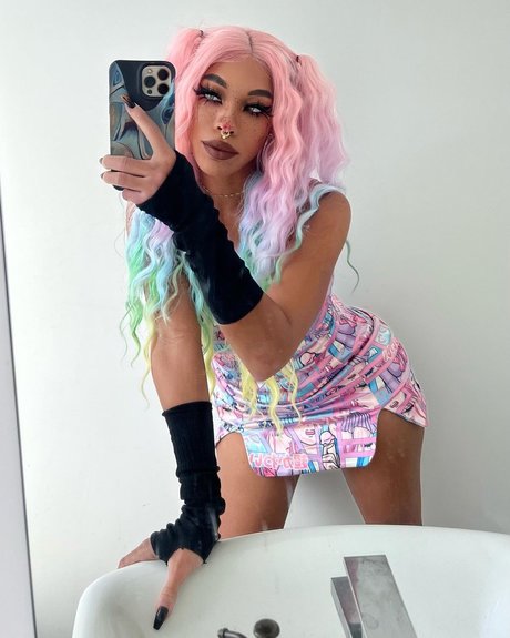 Kiera Please high quality actress pics