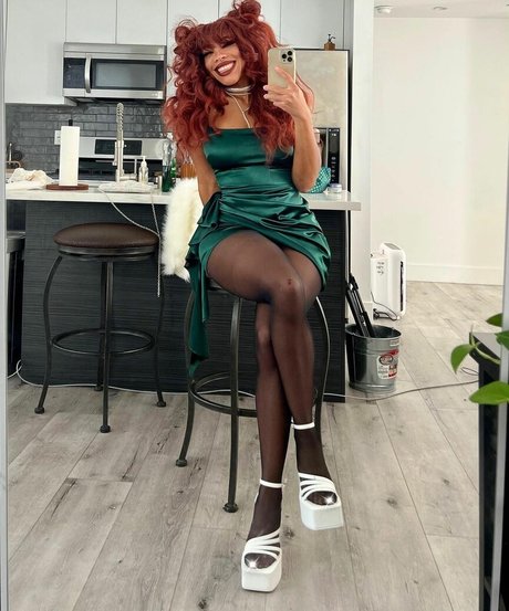 Kiera Please sex model pic