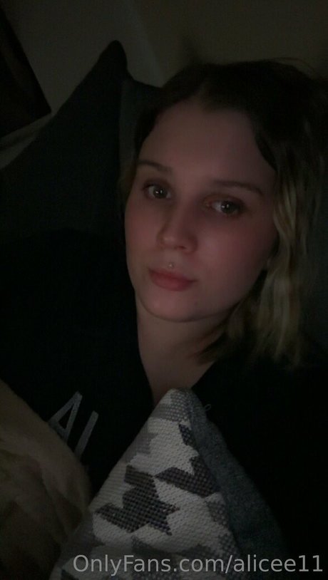 alicee11 model hot img