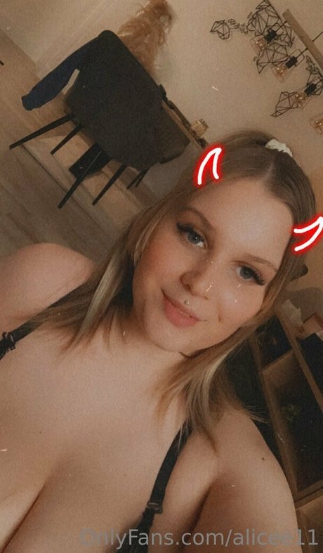 alicee11 pornstar nude gallery