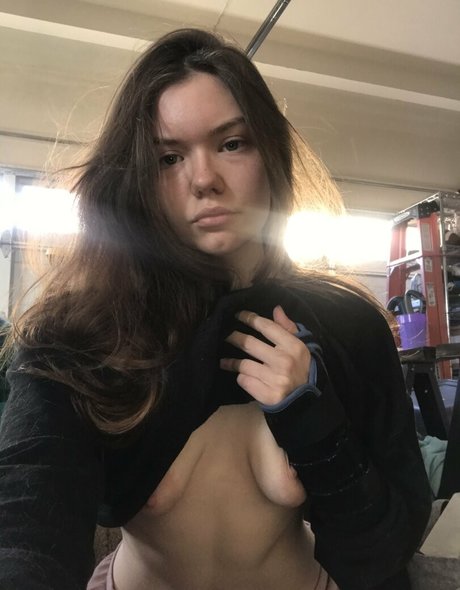 pissqu33n star pornographic photos