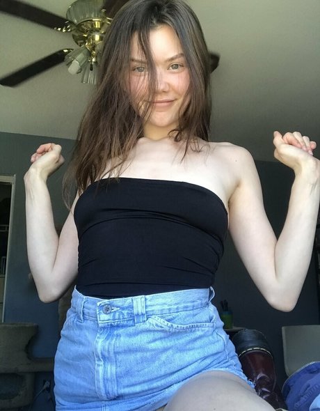 pissqu33n art actress images