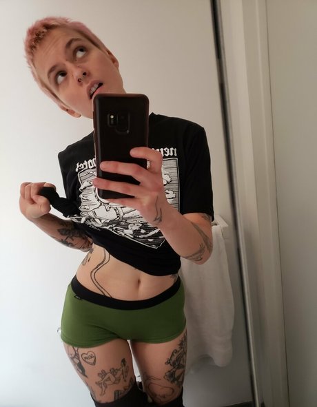 molotovcocktease model adult archive