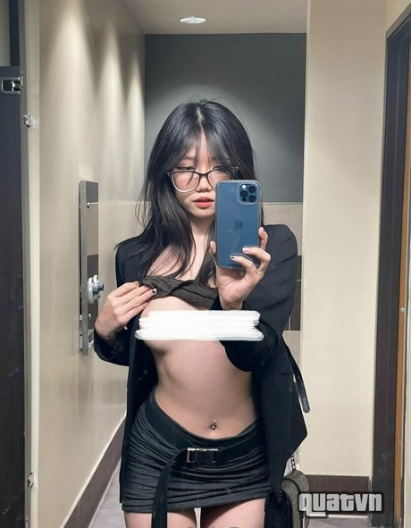 milf strip onlyfans sexy xxx photos