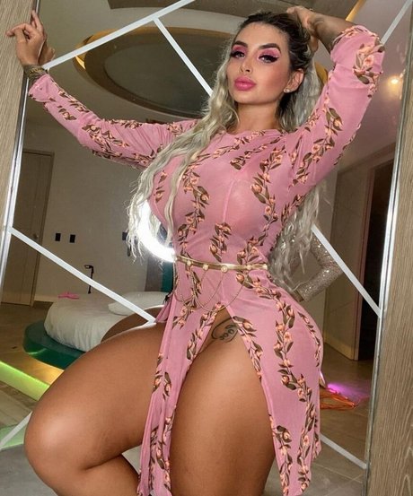 latina maid onlyfans art naked galleries