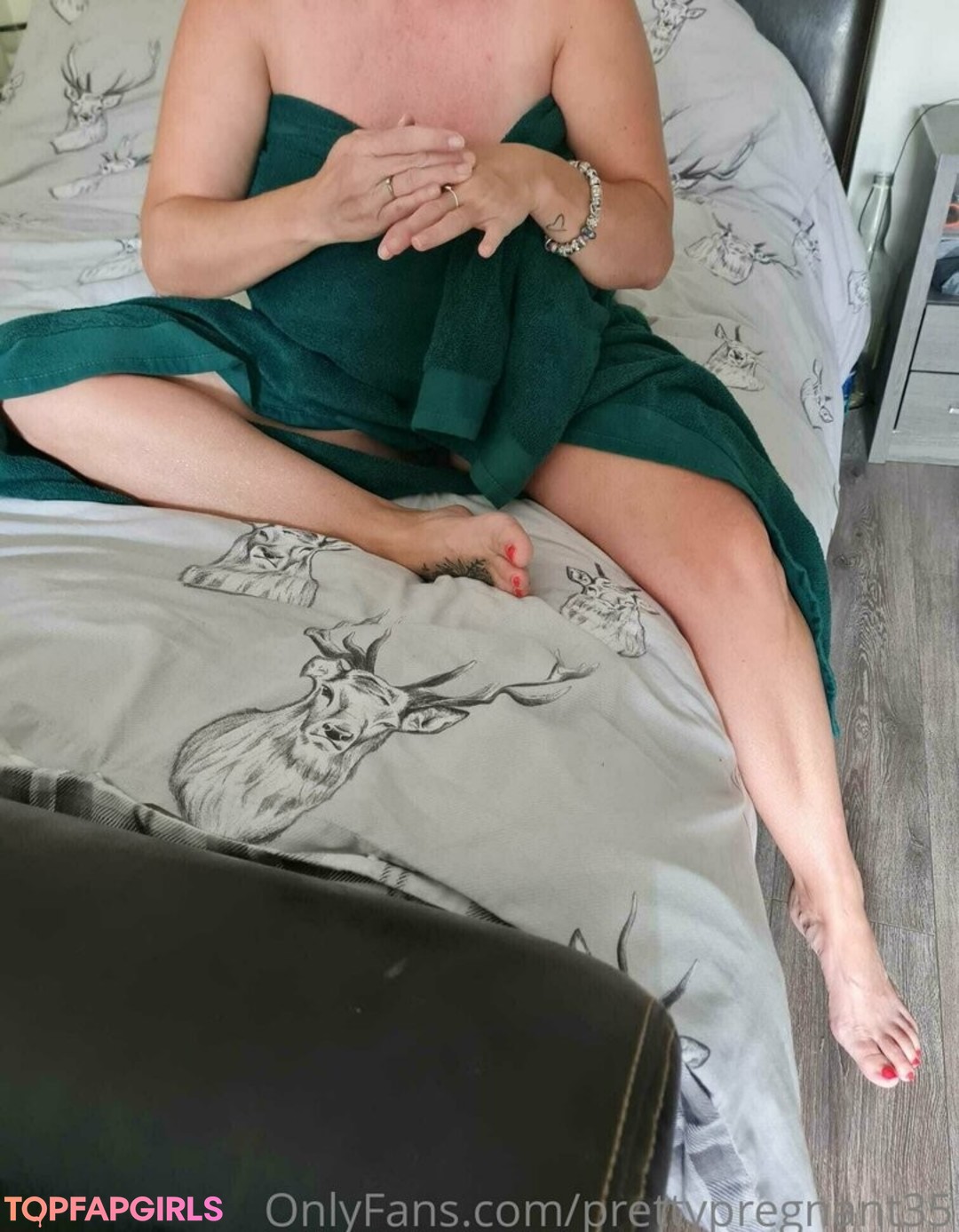 prettypregnant35 naked star photo