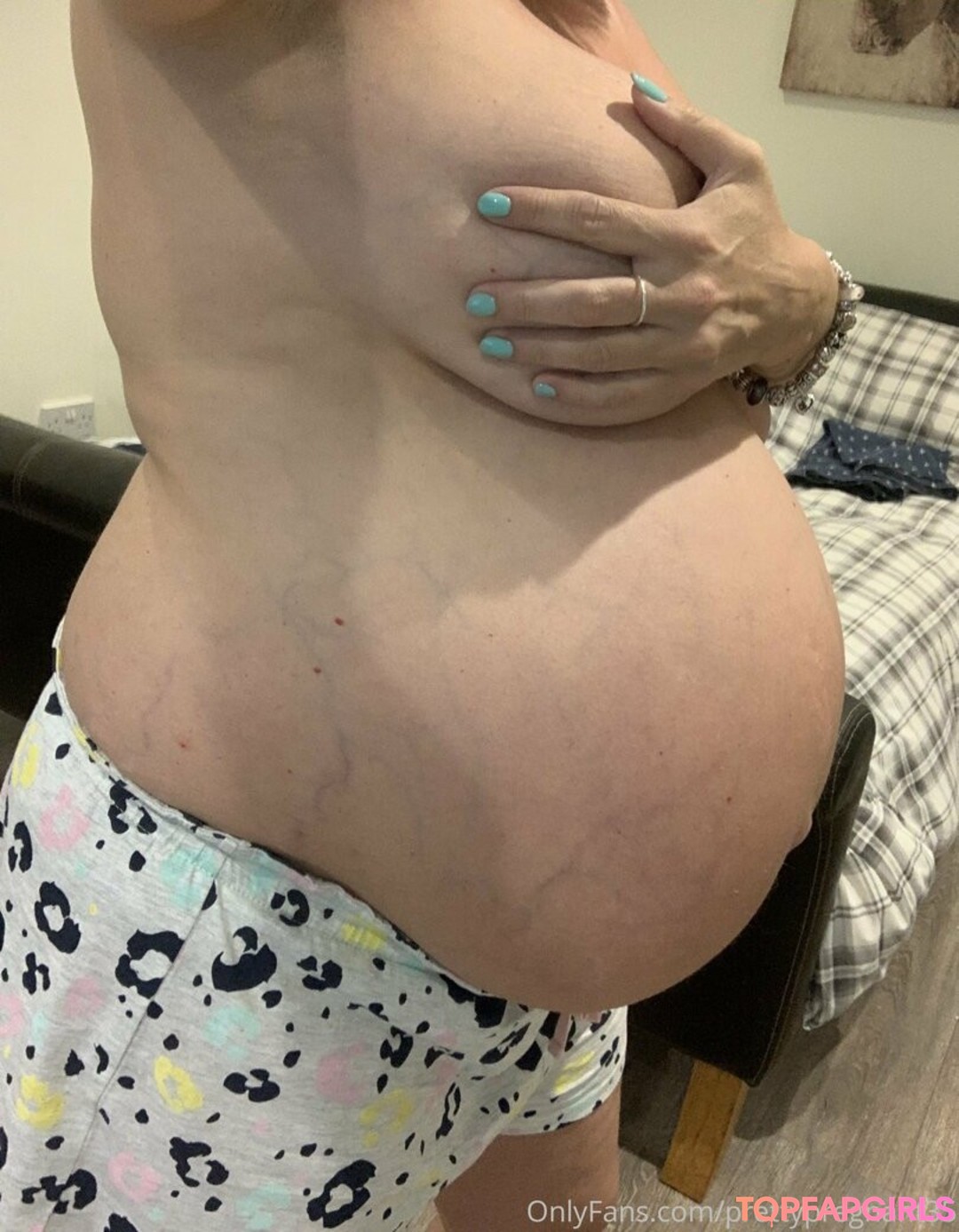 prettypregnant35 star xxx pictures