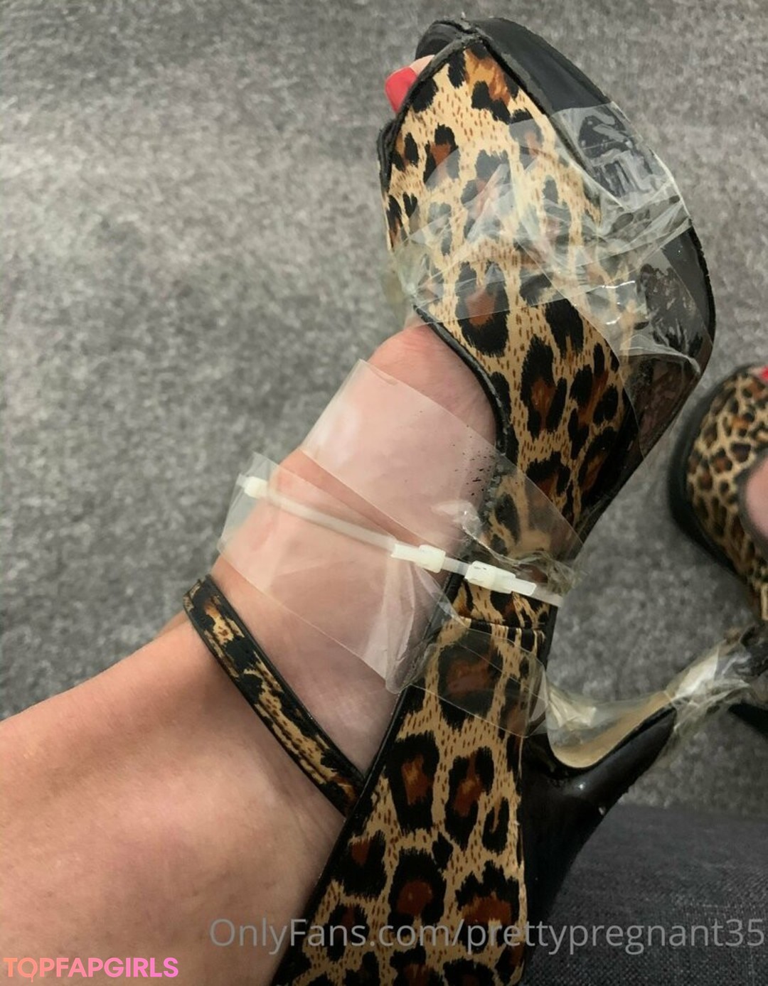 prettypregnant35 model top photo