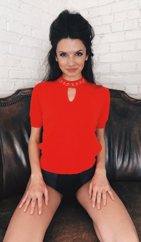 Alice Greczyn pornstar sexy galleries