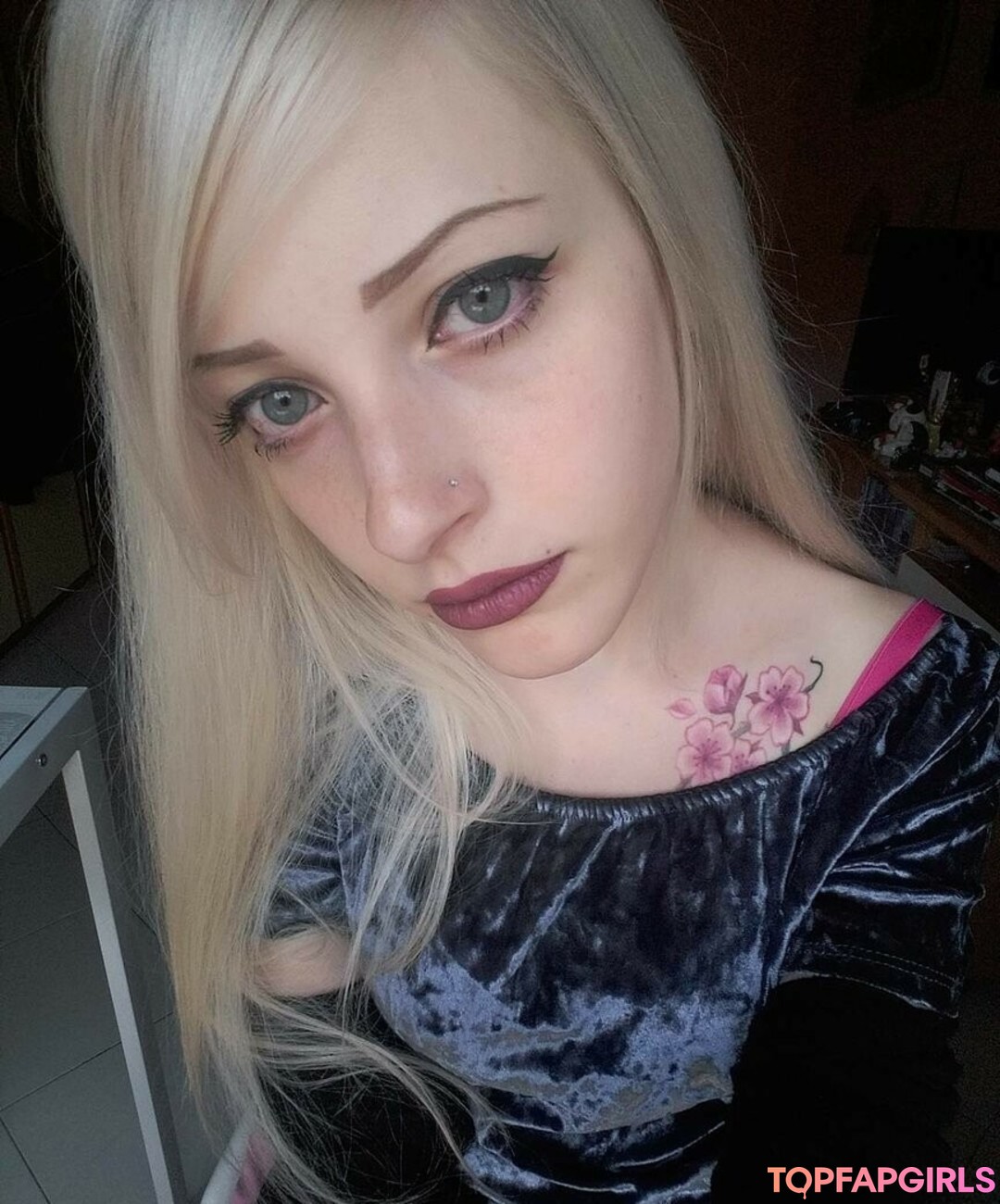 british blonde onlyfans hot nude picture