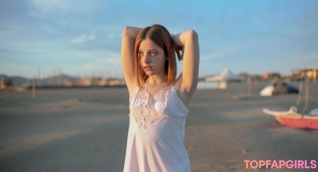 Agnese Innocente model porn image