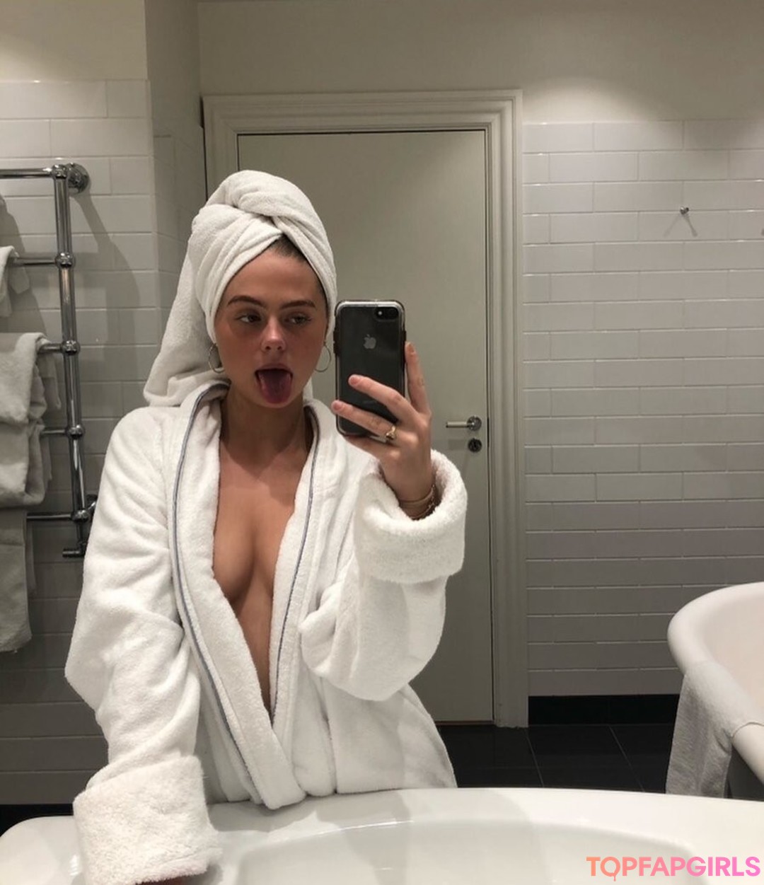 Aja Viola porn star pictures