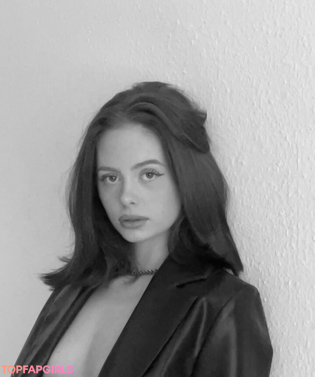 Aja Viola xxx actress photo