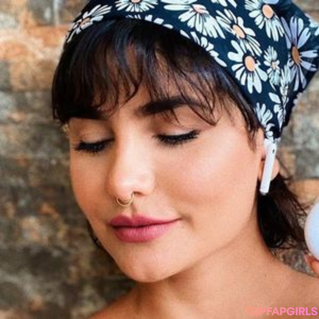 Martina La Peligrosa nude pornstar img