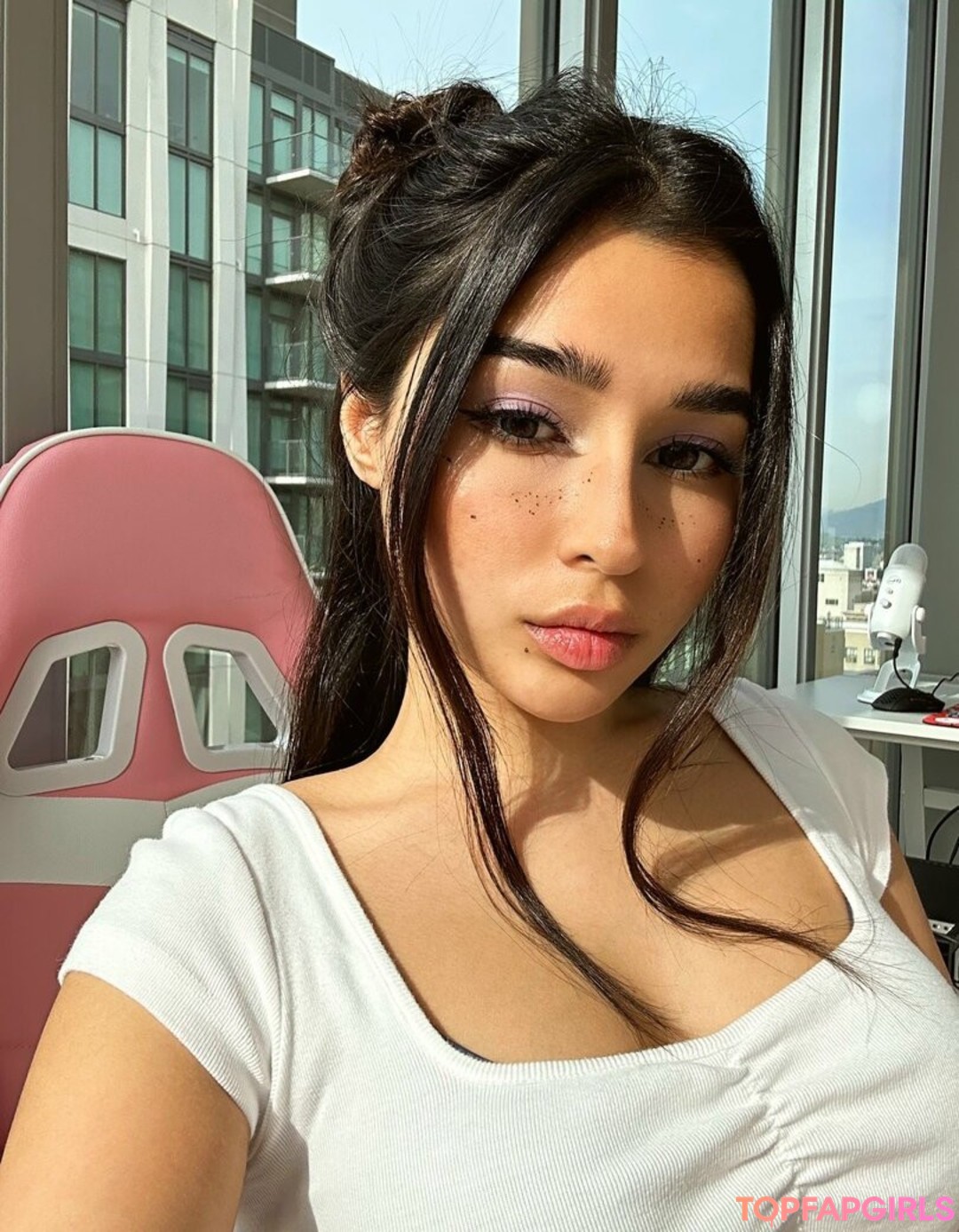 Rachel Raiychu nude model pics