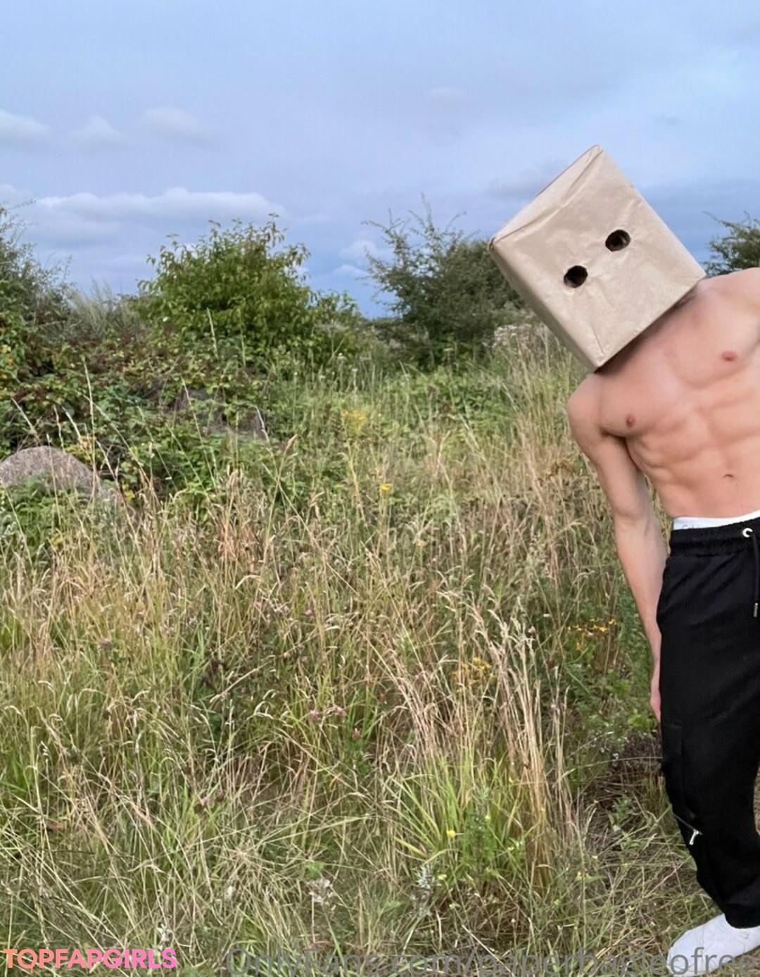paperbagfree sexy model picture