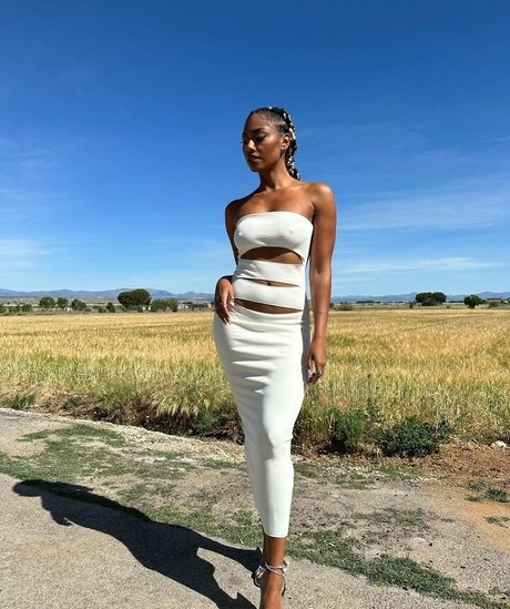 Nia Correia OT star naked photo