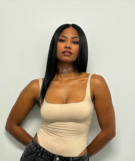 Nia Correia OT star exclusive picture