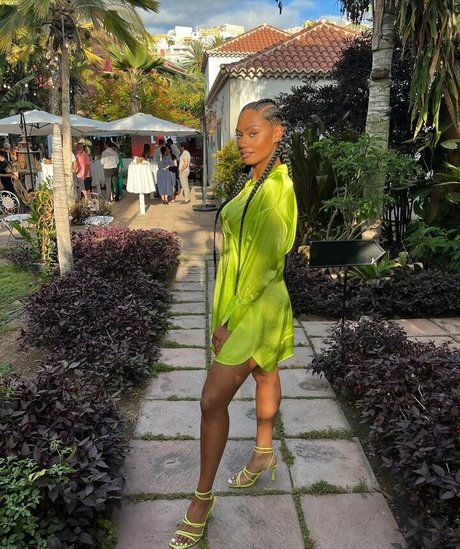 Nia Correia OT erotic pornstar image