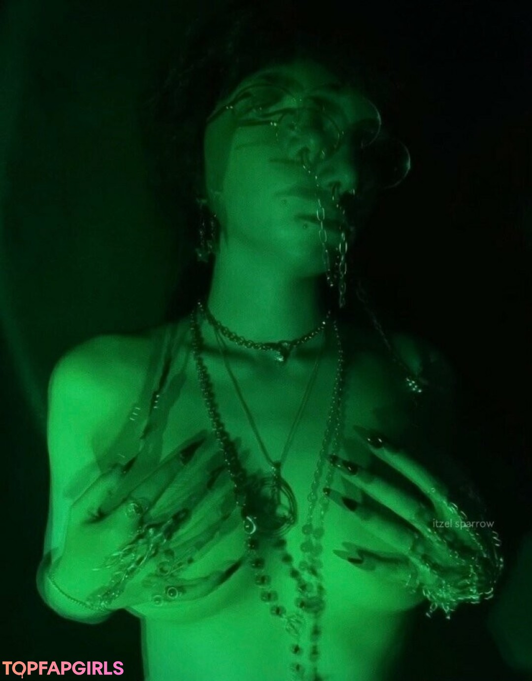 itzel2002free model pornographic photo