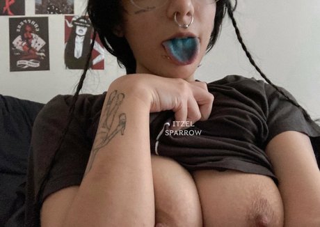 itzel2002free beautiful model image