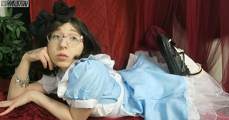 Girlbotdiv naked model image