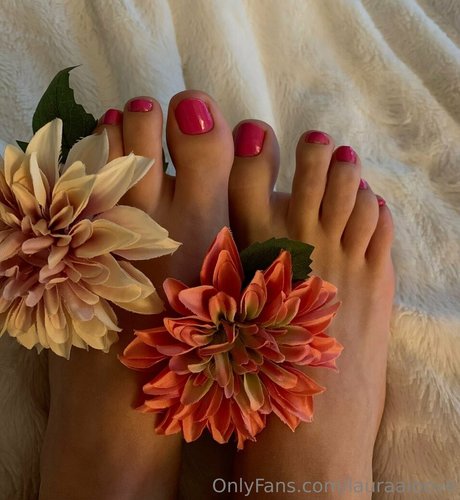 lauraaloove model pornographic galleries