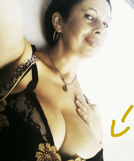 Emilia Di Giovanni sexy star galleries