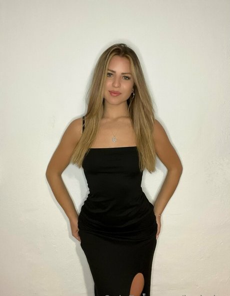 lucia lpz nudes model pics