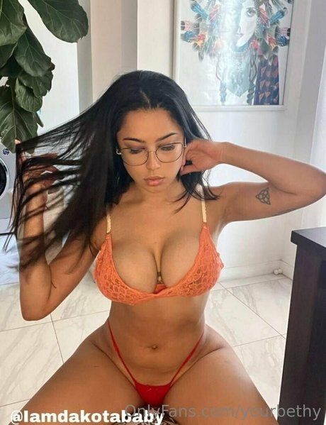 yourbethy model naked galleries