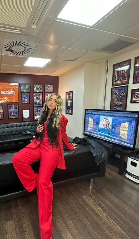 skinny blonde onlyfans erotic img