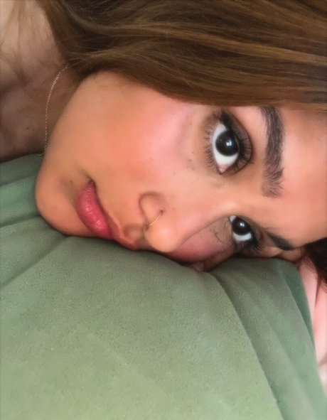 Cashslvt pornstar free photo