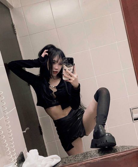 leezipotato nude pornstar image