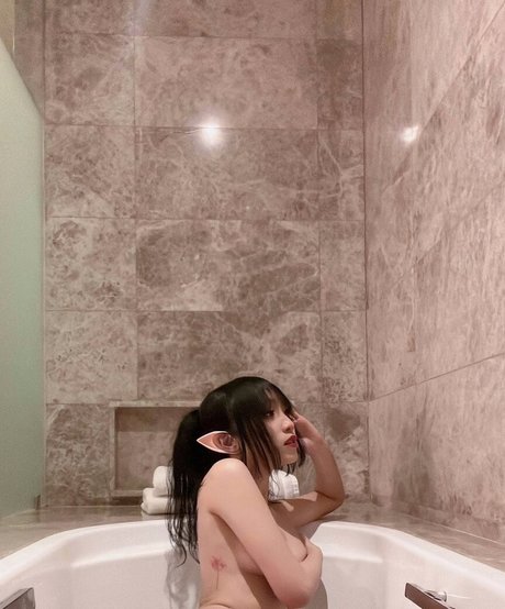 leezipotato model sexy photo