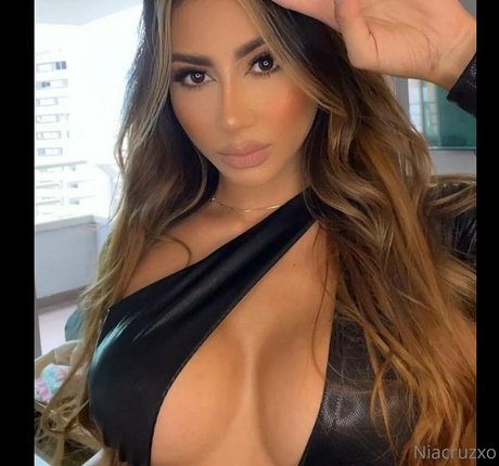 niacruzxo sexy actress pics