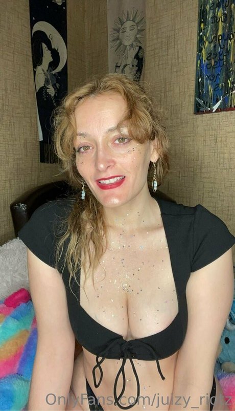 juizy riotz star adult photo