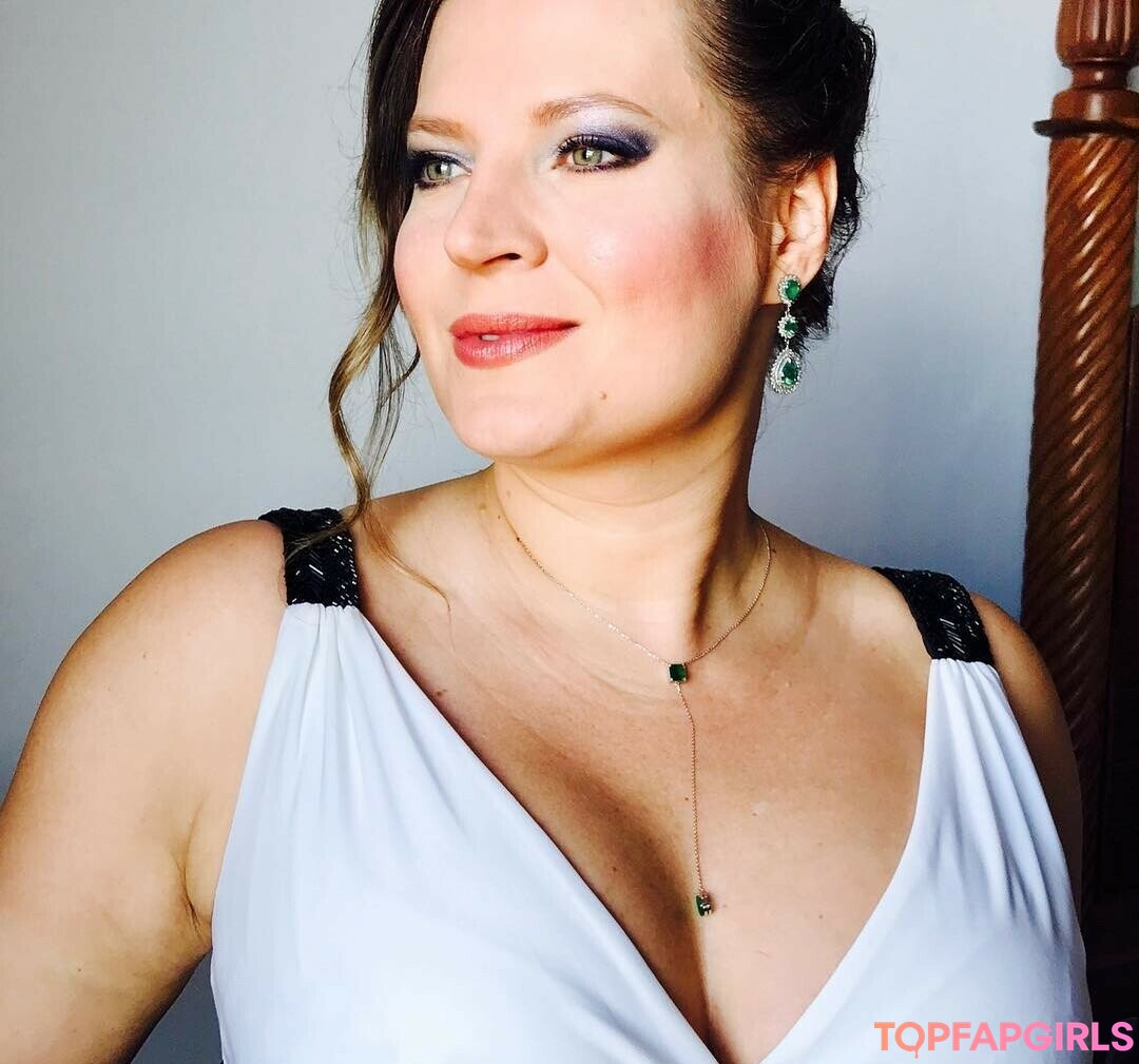 Joice Hasselmann model adult pics