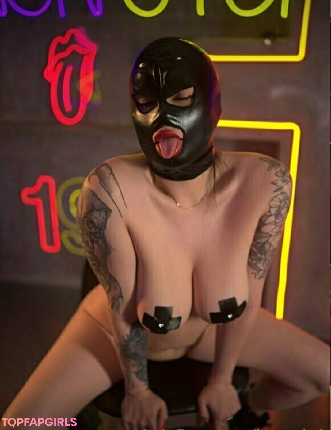 hotgabri naked star image