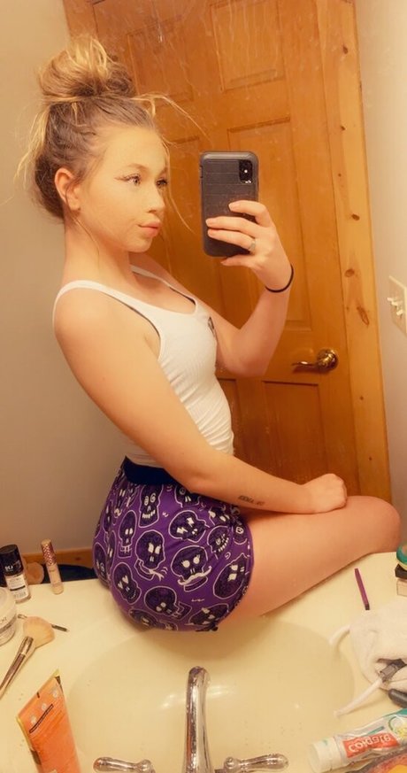 Madison Ray model erotic pic