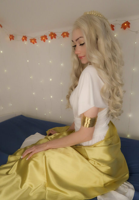 louvrissa xxx model picture