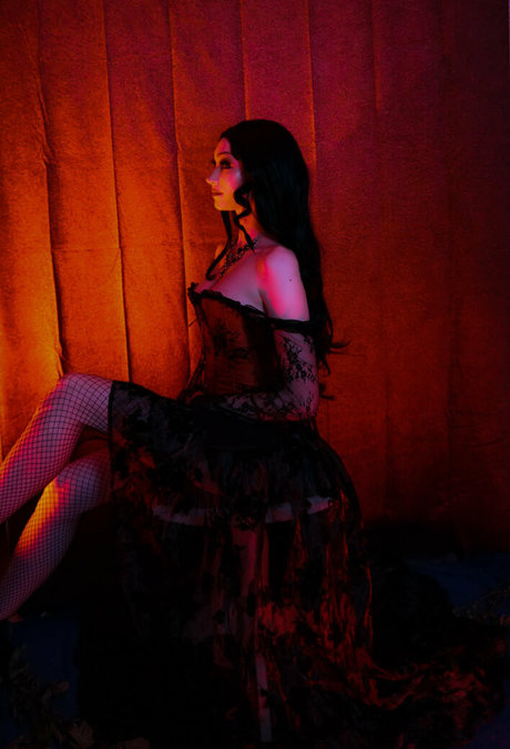 louvrissa nudes model images