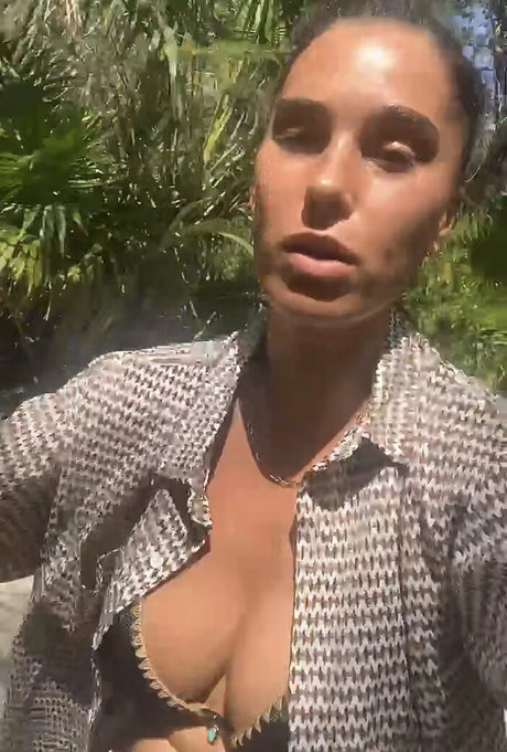 Laura Petard beautiful actress picture