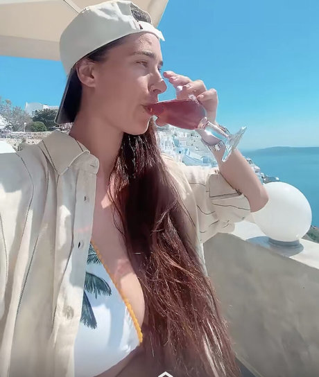 Laura Petard top profile image