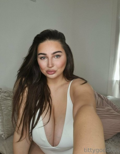 curvy nude onlyfans xxx gallery