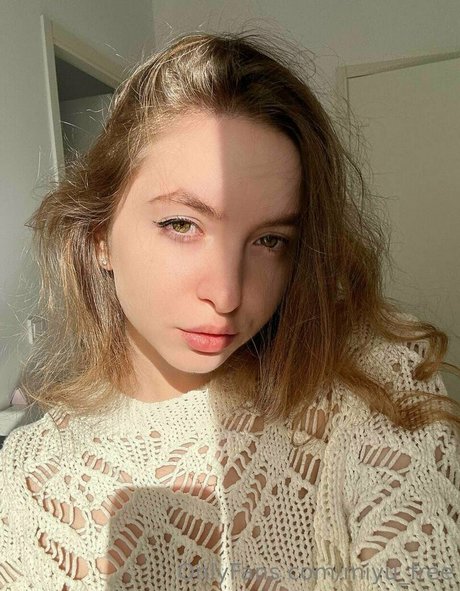miyu free nudes model photo