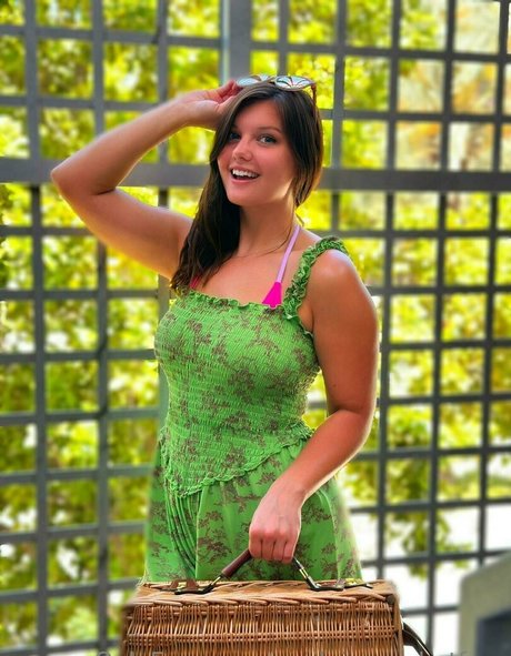 emilyjoneschatfree adult model galleries