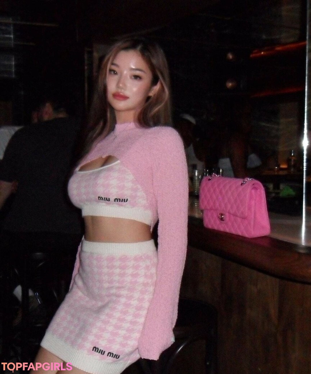 flat chested onlyfans perfect pic